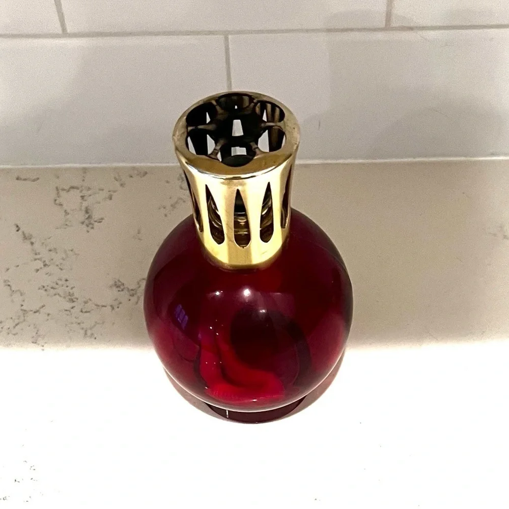Lampe Berger red maroon spherical round oil diffuser